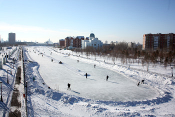 Фотография к новости: В Астане закрыли каток и ледяные горки на Есиле