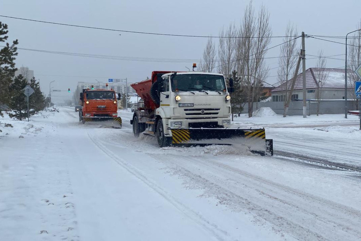 В Астане усилили работу коммунальных служб