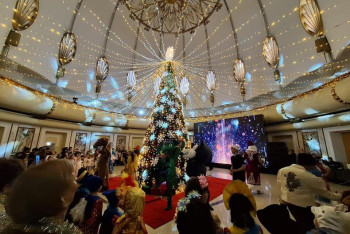 Фотография к новости: Новогодний праздник объединил 400 воспитанников социальных учреждений Алматы