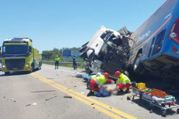 Фотография к новости: ДТП с участием автобуса и грузовика в Бразилии унесло жизни 11 человек