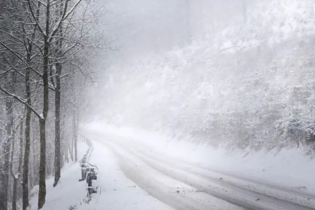 В Казахстане объявлены штормовые предупреждения из-за гололёда, метели и тумана