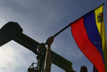 Фотография к новости: США разрешают продажи до 50 млн баррелей венесуэльской нефти