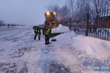 В Астане продолжается круглосуточная уборка снега