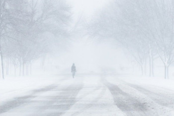 Штормовое предупреждение объявлено в большинстве регионов Казахстана
