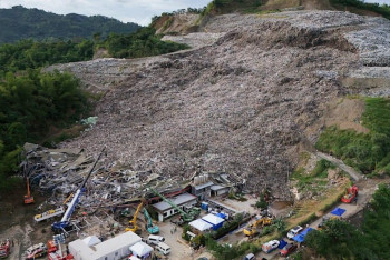 Фотография к новости: Не менее восьми человек погибли из-за мусорного оползня на Филиппинах