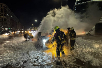 Фотография к новости: Спасатели МЧС ликвидировали пожар легкового авто в Астане