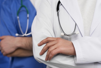 Фотография к новости: Приписки пациентов и сговор: медиков отправили в тюрьму за хищение средств ФСМС