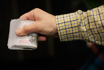 Фотография к новости: Какая категория казахстанцев получит повышенные выплаты на 10% с января 2026 года