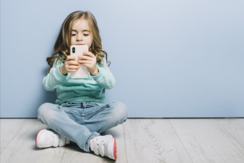 Фотография к новости: Нацсобрание Франции приняло законопроект о запрете соцсетей для детей