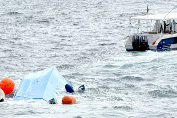 Фотография к новости: Лодка с туристами перевернулась у берегов Омана