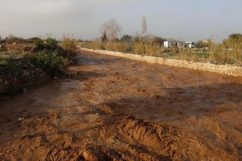 Фотография к новости: В турецкой провинции Мерсин ливни подтопили десятки домов и автомобилей