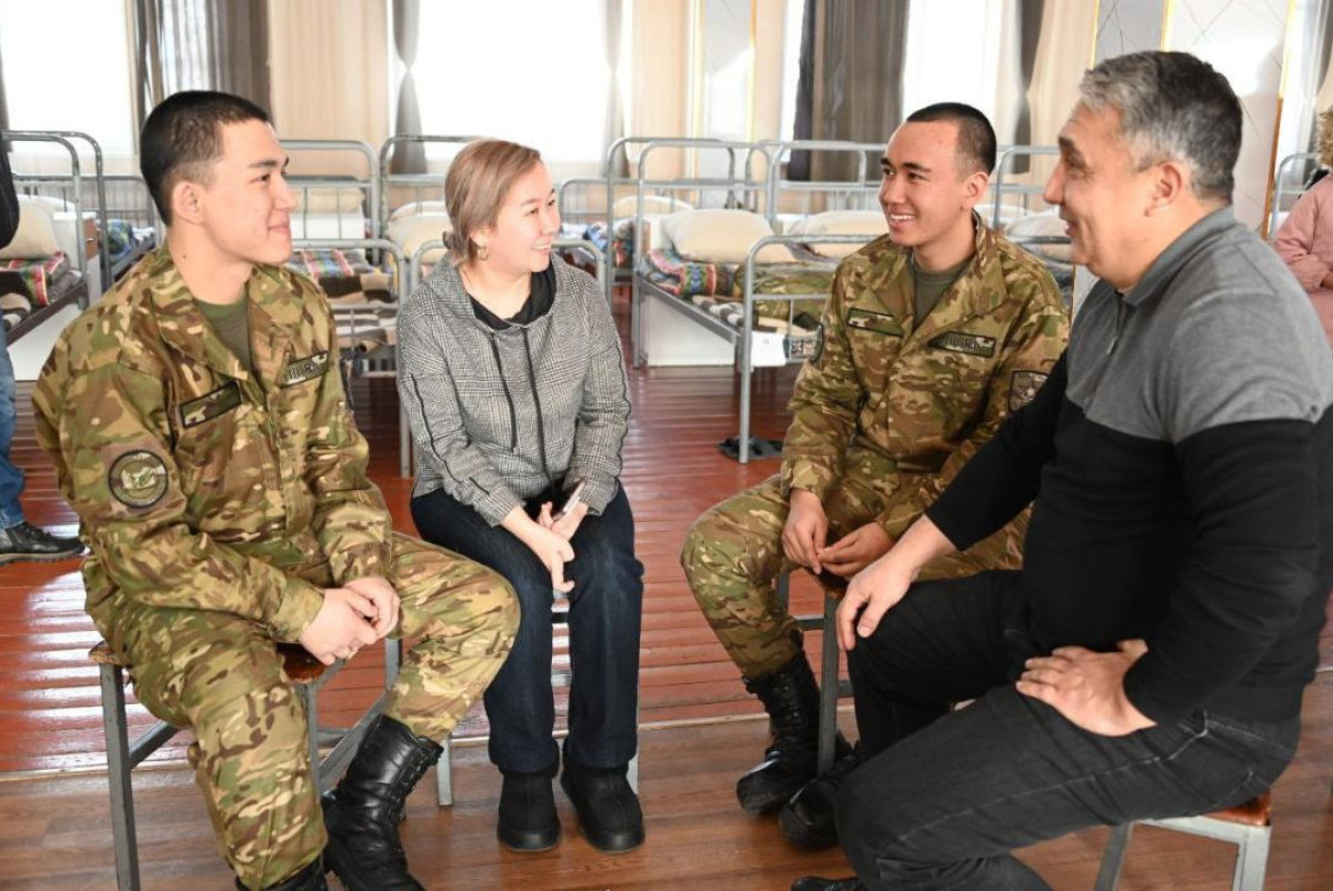 От строя до парашюта: родители увидели жизнь казахстанской армии изнутри