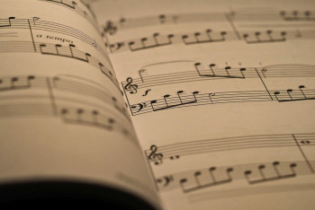 Фотография к новости: Известная моноопера "Человеческий голос" прозвучит на казахском языке