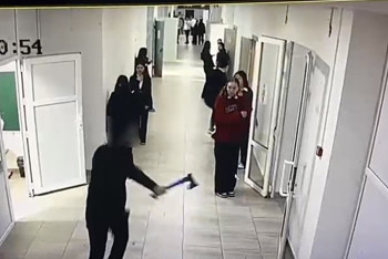 Фотография к новости: Подросток с топором гонялся за школьниками в Атырауской области