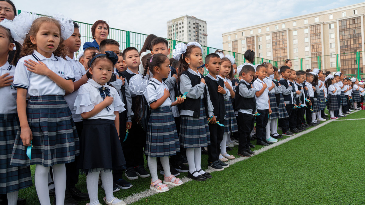 Учебный год начался в казахстанских школах