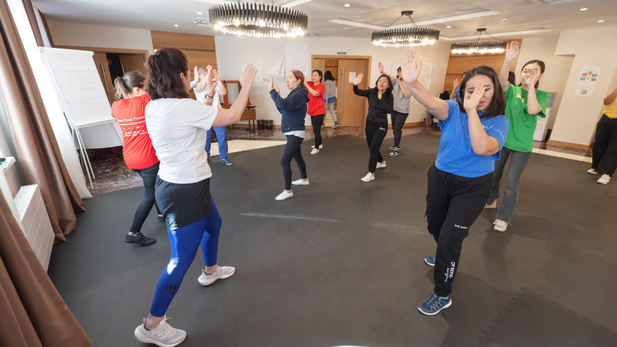 Казахстанок учат защищаться от насильников и домашних тиранов