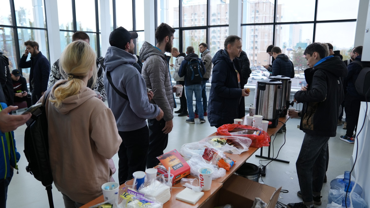 Казахстанцы кормят россиян в ЦОНах