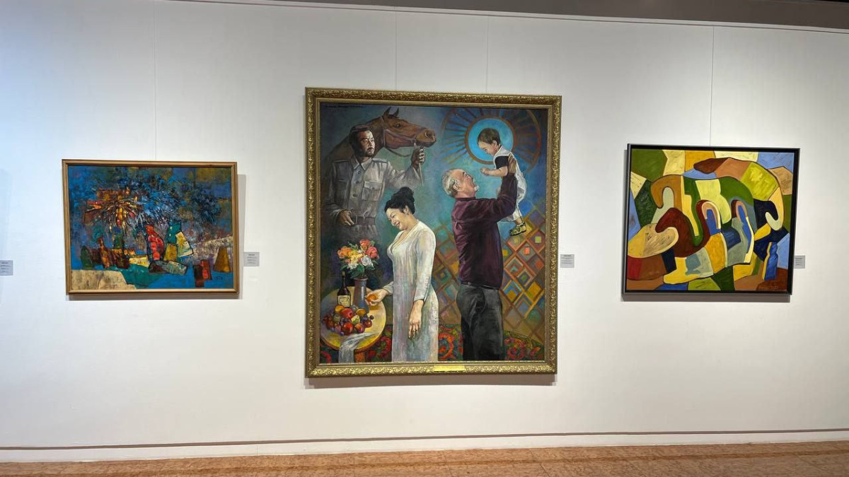Выставка в Национальном музее "Мелодия Великой степи", посвящённая 15-летию Академии художеств Казахстана
