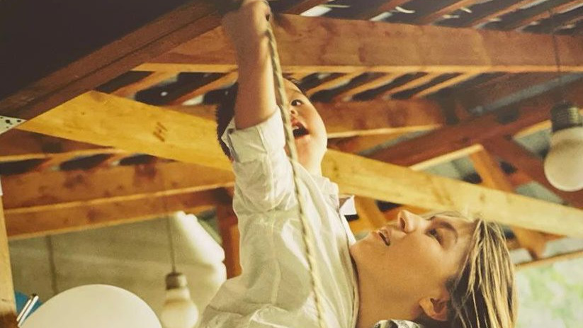 Шведско-казахстанская фотовыставка "Вовлечённые родители" проходит в Астане