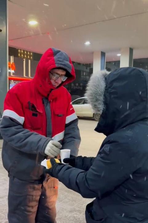 коммунальщиков угостили баурсаками