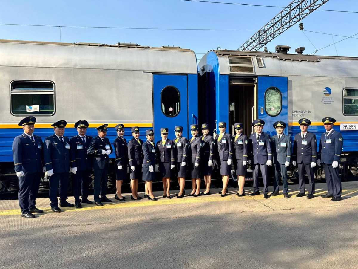 проводники турпоезда