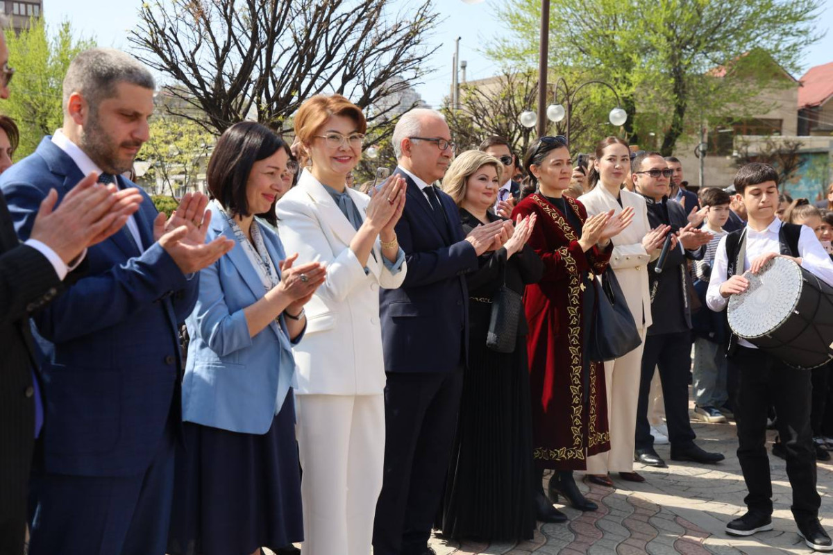 Аида Балаева на открытии Парка имени Абая в Ереване
