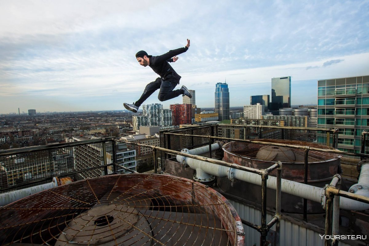 Паркур по крышам зданий