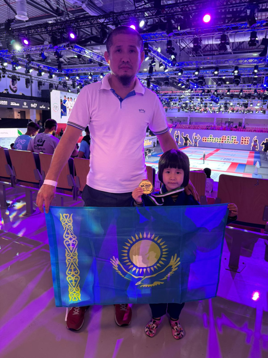 Самат Кунаев с дочерью Хадиёй, ставшей чемпионкой мира по джиу-джитсу