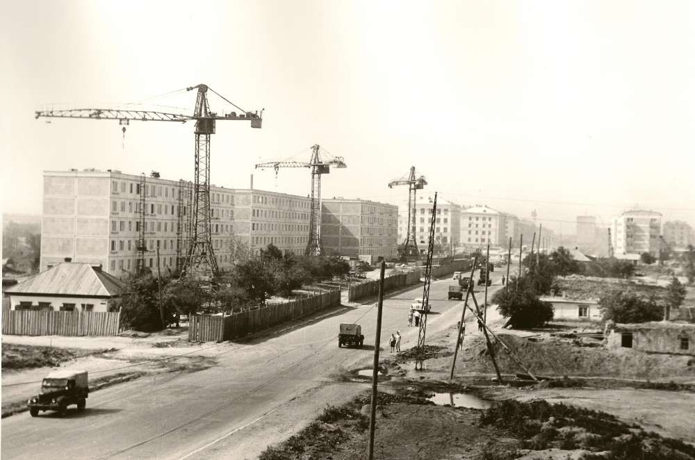 Улица Мира. Строительство панельных домов. Фото из личного архива Василия Тоскина